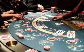 Antarmuka Tarung Mesin ovo bet menampilkan koleksi permainan slot modern